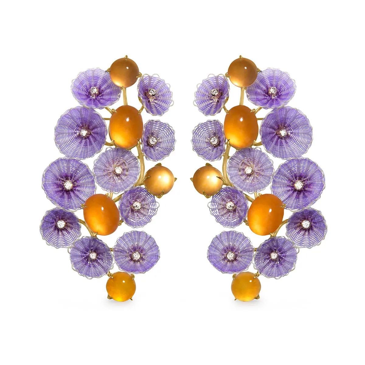 Ohrringe aus kleinen violetten Blüten und orangefarbenen Cabochons aus der Kollektion von Asprey und Silvia Furmanovich