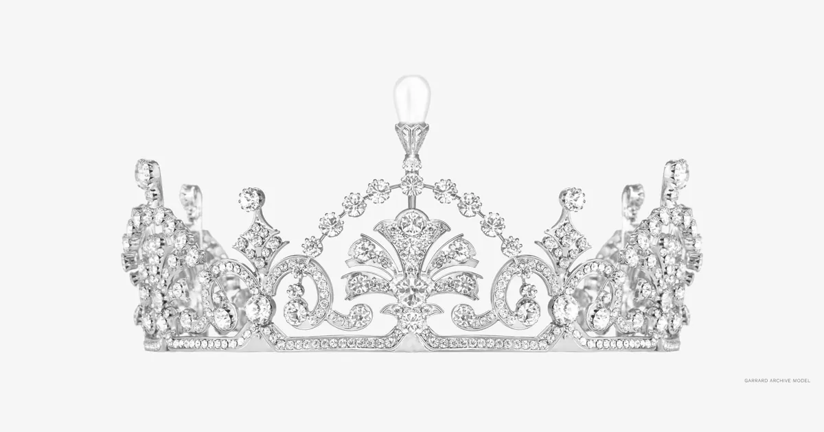 Archivmodell der Lotus Flower Tiara von Garrard mit Diamantbögen, Lotusmotiven und Perlen